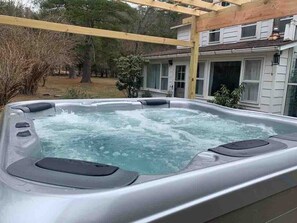 Bañera de hidromasaje al aire libre