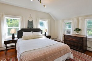4 bedrooms, iron/ironing board, travel cot, WiFi - Catskill Country House w/ Hot Tub Near Hiking (Mount Tremper)