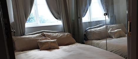 Apartment | 2 Schlafzimmer, Bügeleisen/Bügelbrett, kostenloses WLAN, Bettwäsche