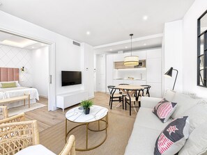 TV - iloftmalaga Madre de Dios II - 1B (Málaga)