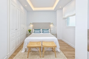 2 bedrooms, iron/ironing board, Internet, bed sheets