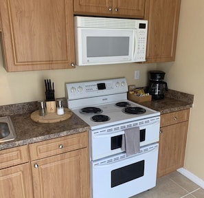 Private kitchen - PALMETTO BEACH 3/2 - Sleeps 11 CLOSE TO EVERYTHING - 2207A (Tampa)