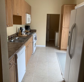 Private kitchen - PALMETTO BEACH 3/2 - Sleeps 11 CLOSE TO EVERYTHING - 2207A (Tampa)