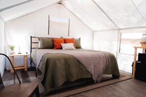 1 bedroom, bed sheets