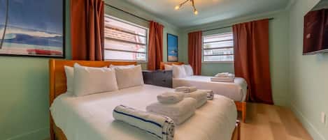 2 habitaciones, escritorio, tabla de planchar con plancha y wifi