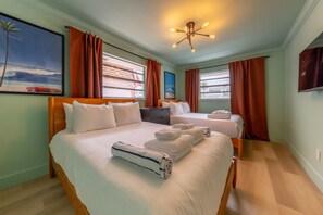 2 slaapkamers, een bureau, een strijkplank/strijkijzer, wifi