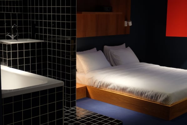 1 bedroom, in-room safe, desk, free WiFi