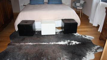 4 bedrooms, iron/ironing board, free WiFi