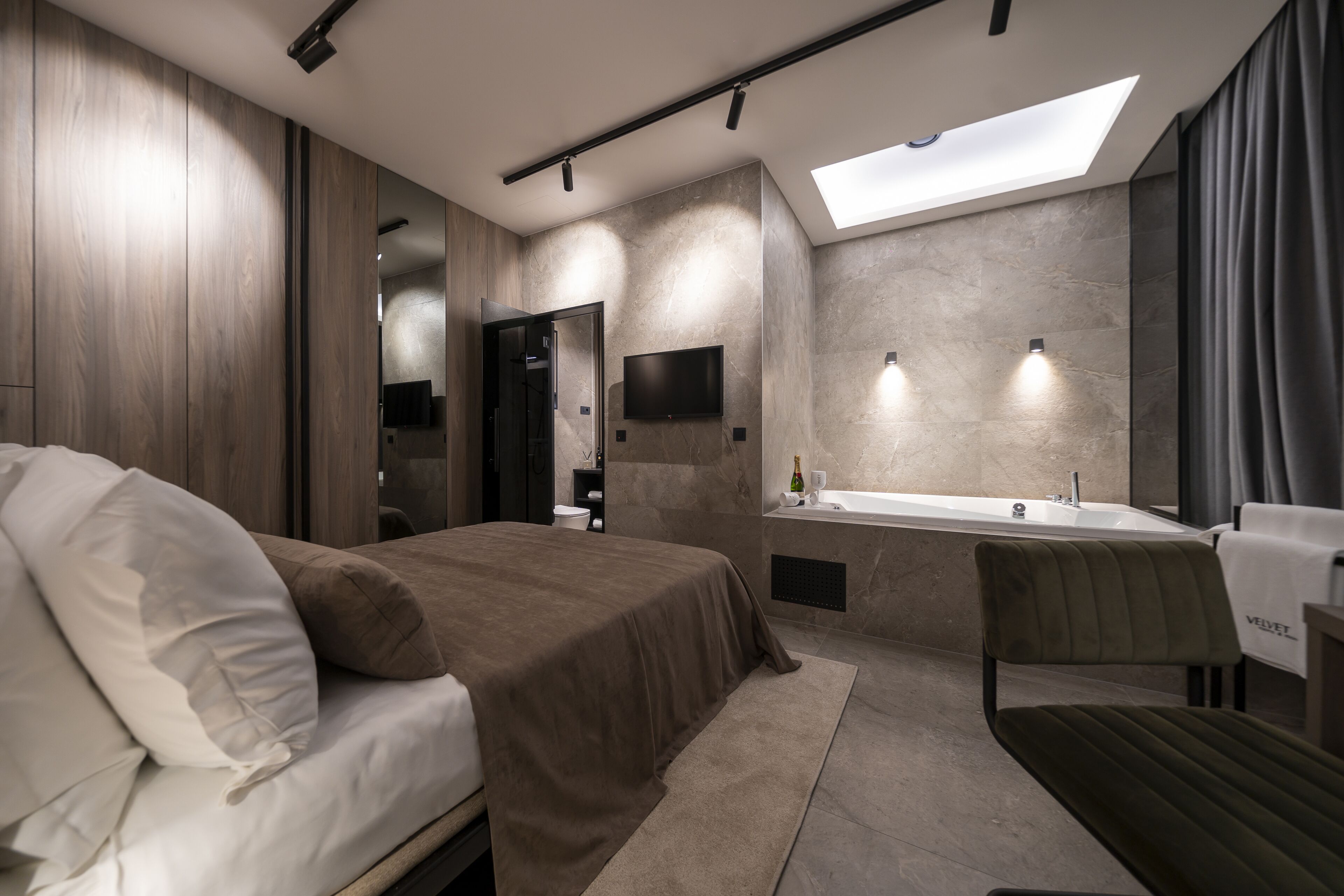 Photo - VELVET rooms & more