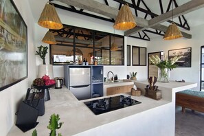 เบสิกลอฟท์, เตียงควีนไซส์ 2 เตียง | ครัวส่วนตัว | ตู้เย็น, เตาประกอบอาหาร, เครื่องครัว/จาน/ช้อนส้อม, อุปกรณ์ทำความสะอาด