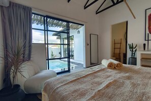 Basic Loft, 2 Queen Beds | 2 bedrooms, laptop workspace, bed sheets - Newly Renovated ! 2BR Paddy Palace With a Private Pool (Canggu)