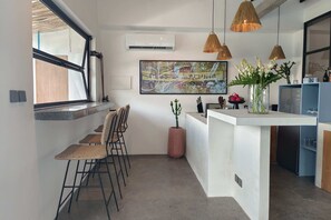 เบสิกลอฟท์, เตียงควีนไซส์ 2 เตียง | ครัวส่วนตัว | ตู้เย็น, เตาประกอบอาหาร, เครื่องครัว/จาน/ช้อนส้อม, อุปกรณ์ทำความสะอาด