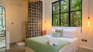 Basic Loft, 2 Queen Beds | 2 bedrooms, laptop workspace, iron/ironing board, WiFi