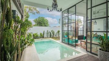 Basic Loft, 2 Queen Beds | Pool