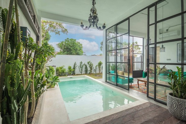 Basic Loft, 2 Queen Beds | Pool