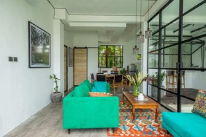 Basic Loft, 2 Queen Beds | Living room
