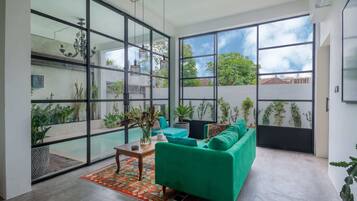 Basic Loft, 2 Queen Beds | Living room