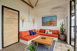 Basic Loft, 2 Queen Beds | Living room