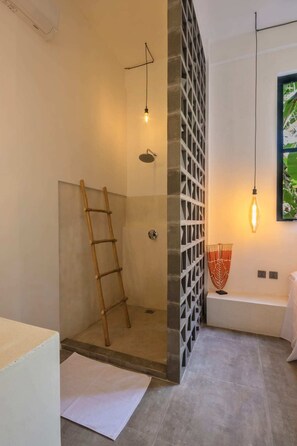 4 bedrooms, laptop workspace, iron/ironing board, bed sheets - 4 Bedrooms Loft in the Heart of Canggu (Canggu)