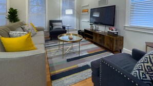 House, Multiple Beds, Kitchen | Living room | 40-inch TV with cable channels - The Warren Place (Nashville)