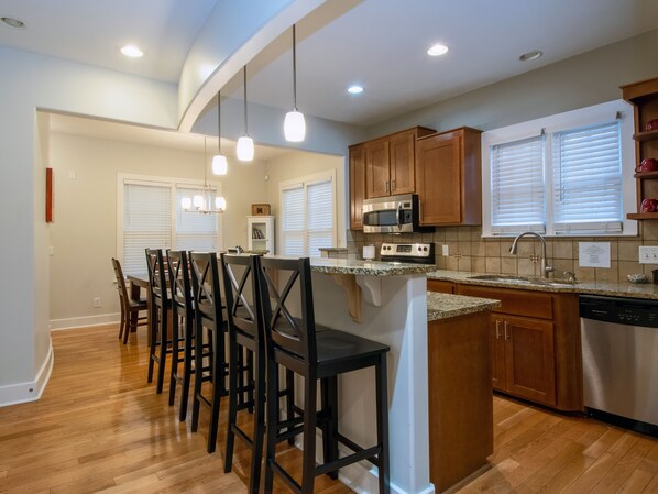 House, Multiple Beds, Kitchen | Private kitchen | Fridge, microwave, oven, stovetop