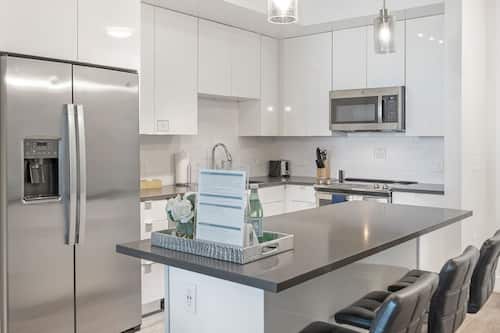 Standard Condo, 1 Bedroom | Private kitchen | Fridge, microwave, oven, stovetop