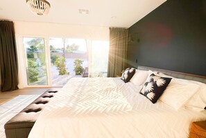 4 habitaciones, camas con efecto memoria y escritorio 