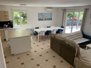 Interior - 3mn walk from the beach, VILLA 5 bdrms in private residence between SEA and POND (Frontignan)