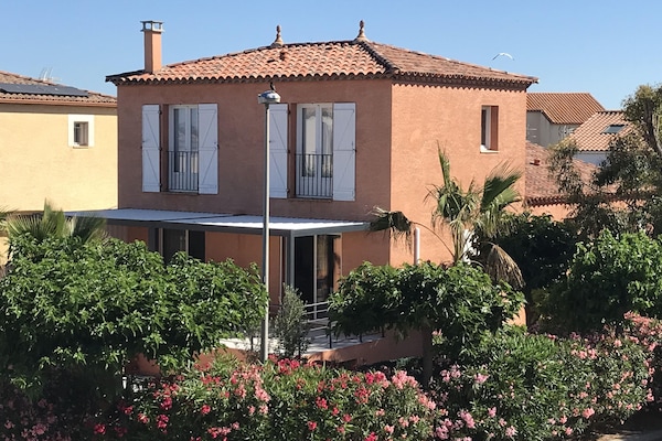 A 3 mn de la plage, Villa spacieuse dans résidence privée, entre mer et étang