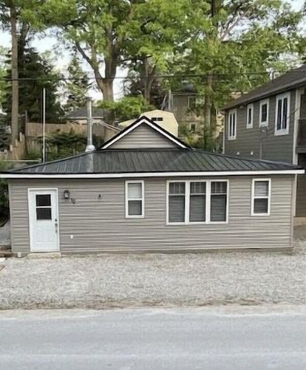 Exterior - Bunglow in the Bend - 5 min walk to the beach (Grand Bend)