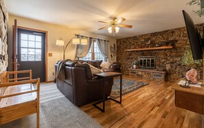 TV, fireplace