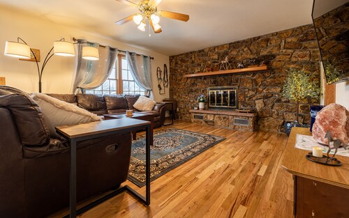 Mustang Hideaway- Western Home Base in Cody