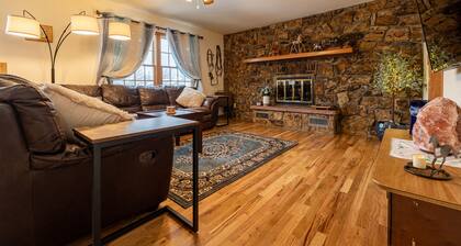 Mustang Hideaway- Western Home Base in Cody