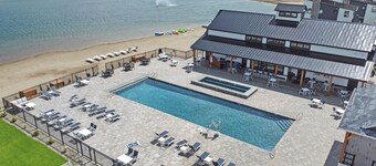 Beautiful resort condo with amazing snowy mtn views