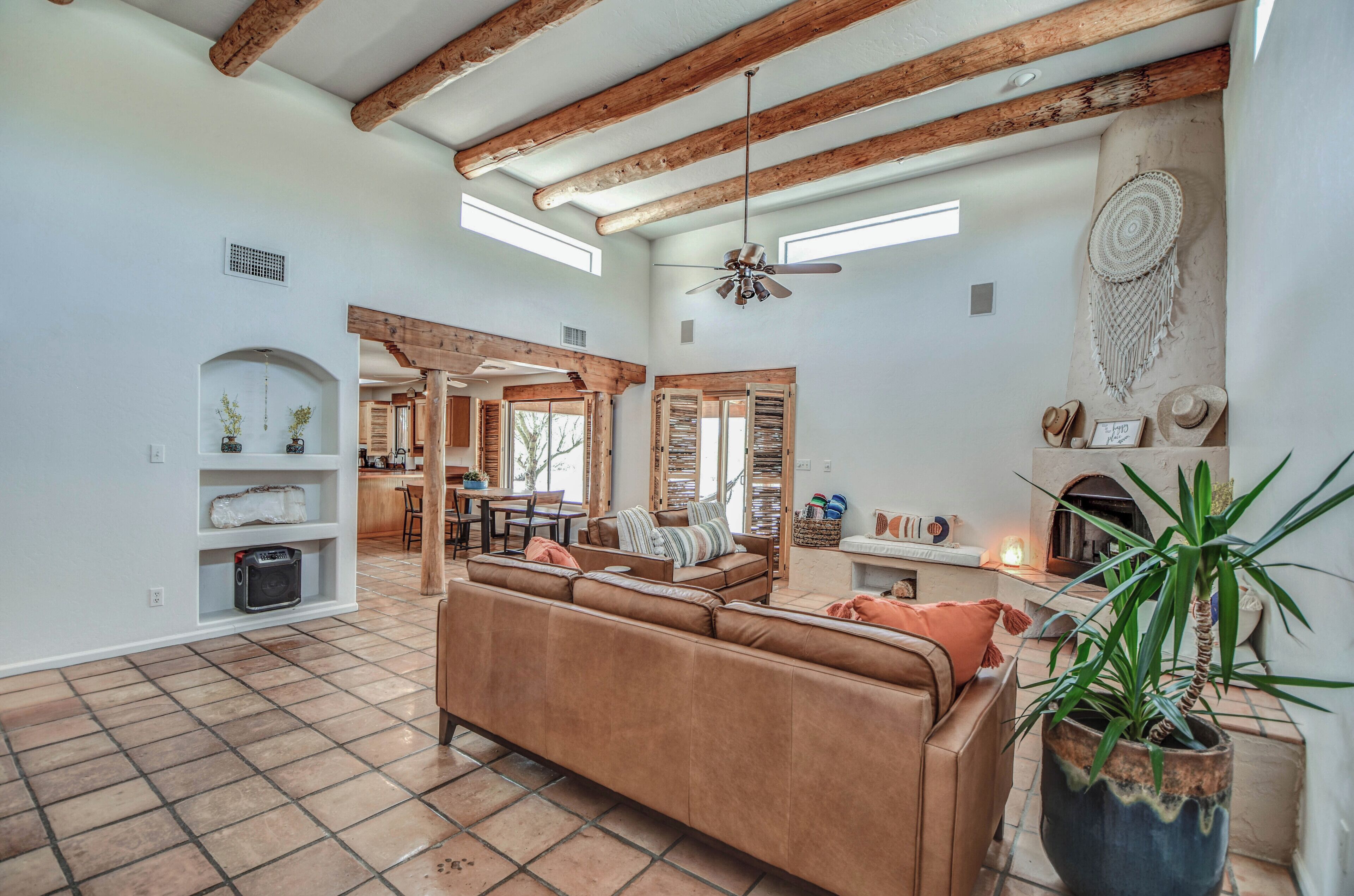 Smart TV, fireplace, stereo