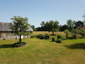 Property grounds - Country house for families in search of nature (Saint Martin de Bonfossé)