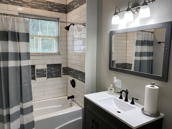 Combined shower/tub - Historic Pursuit of Happyness (Gastonia)
