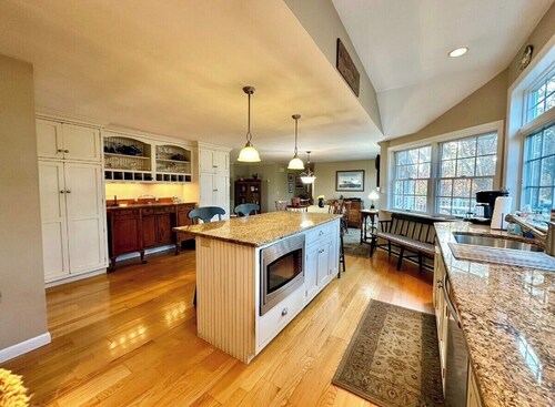 Spacious 5-Bedroom Retreat in the Heart of Orleans, MA