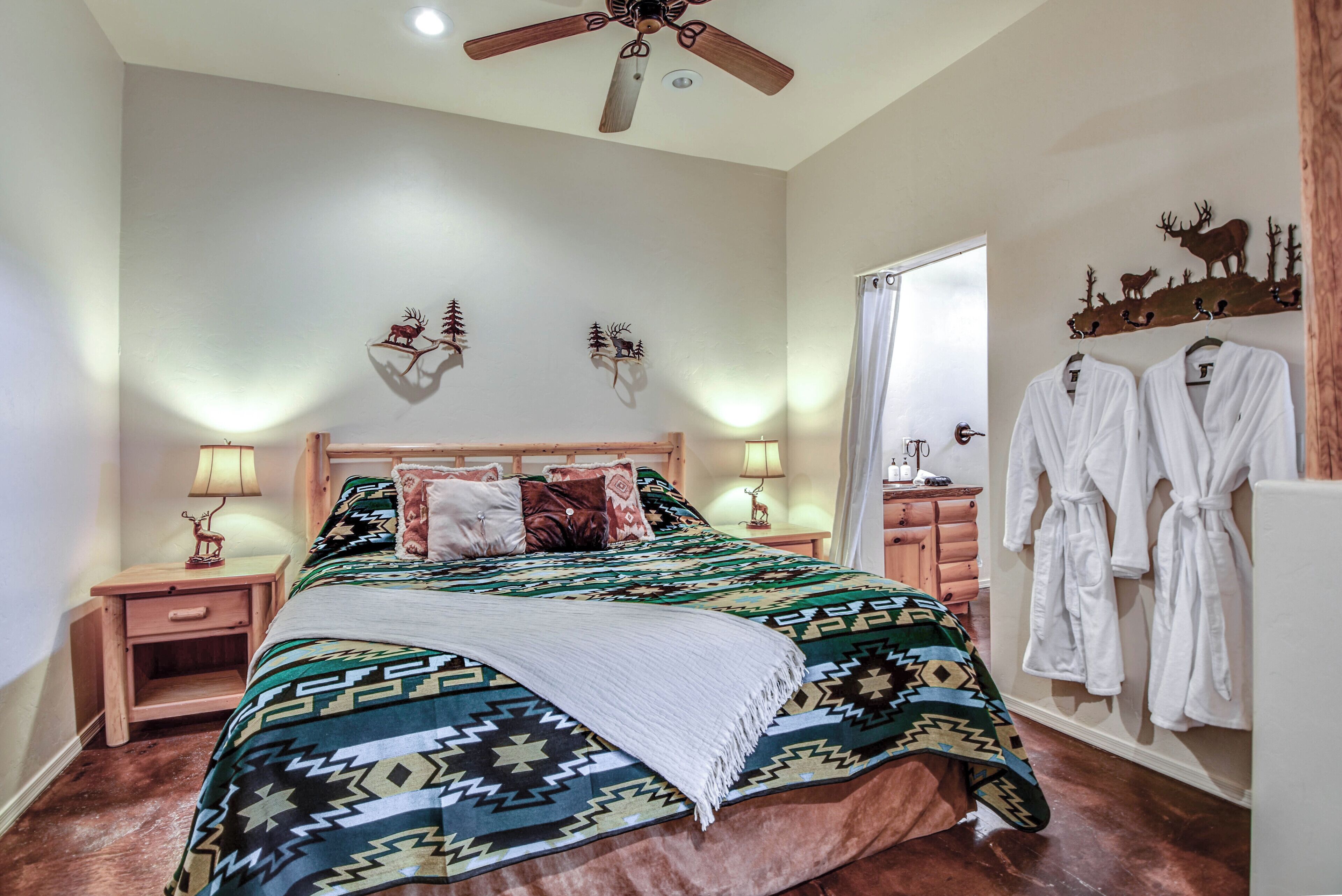 Fer et planche à repasser, accès Internet, draps fournis