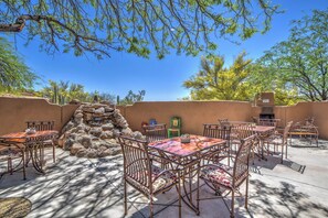 Outdoor dining - Adorable Casita with private entry and porch. Enjoy the Sonoran Desert Serenity. (Casa Grande)