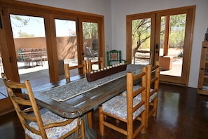 Dining - Adorable Casita with private entry and porch. Enjoy the Sonoran Desert Serenity. (Casa Grande)