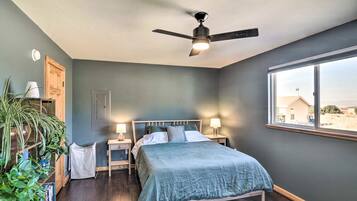 2 bedrooms, desk, free WiFi, bed sheets