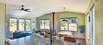 Serene 2-Bed Crestone Cabin • Mountain Views • Modern Comforts • Dog-Friendly