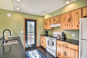Fridge, microwave, oven, stovetop - Serene 2-Bed Crestone Cabin • Mountain Views • Modern Comforts • Dog-Friendly (Crestone)