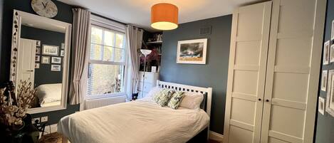 1 chambre, bureau, fer et planche à repasser, Wi-Fi gratuit