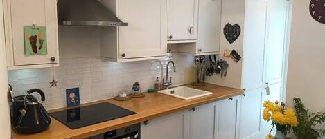 Réfrigérateur, four, plaque de cuisson, lave-vaisselle