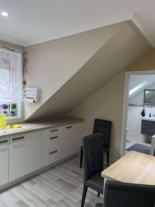 Dining - Centrally located apartment in Mönchengladbach with W-Lan (Mönchengladbach)