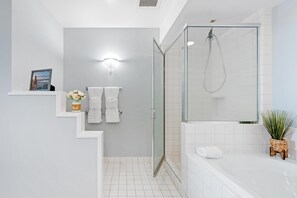 Hair dryer, towels, soap, shampoo - Includes Beach Gear! A204 Vista Waikoloa (Waikoloa Beach Resort)