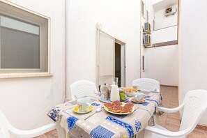 Outdoor dining - Residence Bellavista - App1 PT (Torre Lapillo)