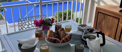 屋外ダイニングエリア